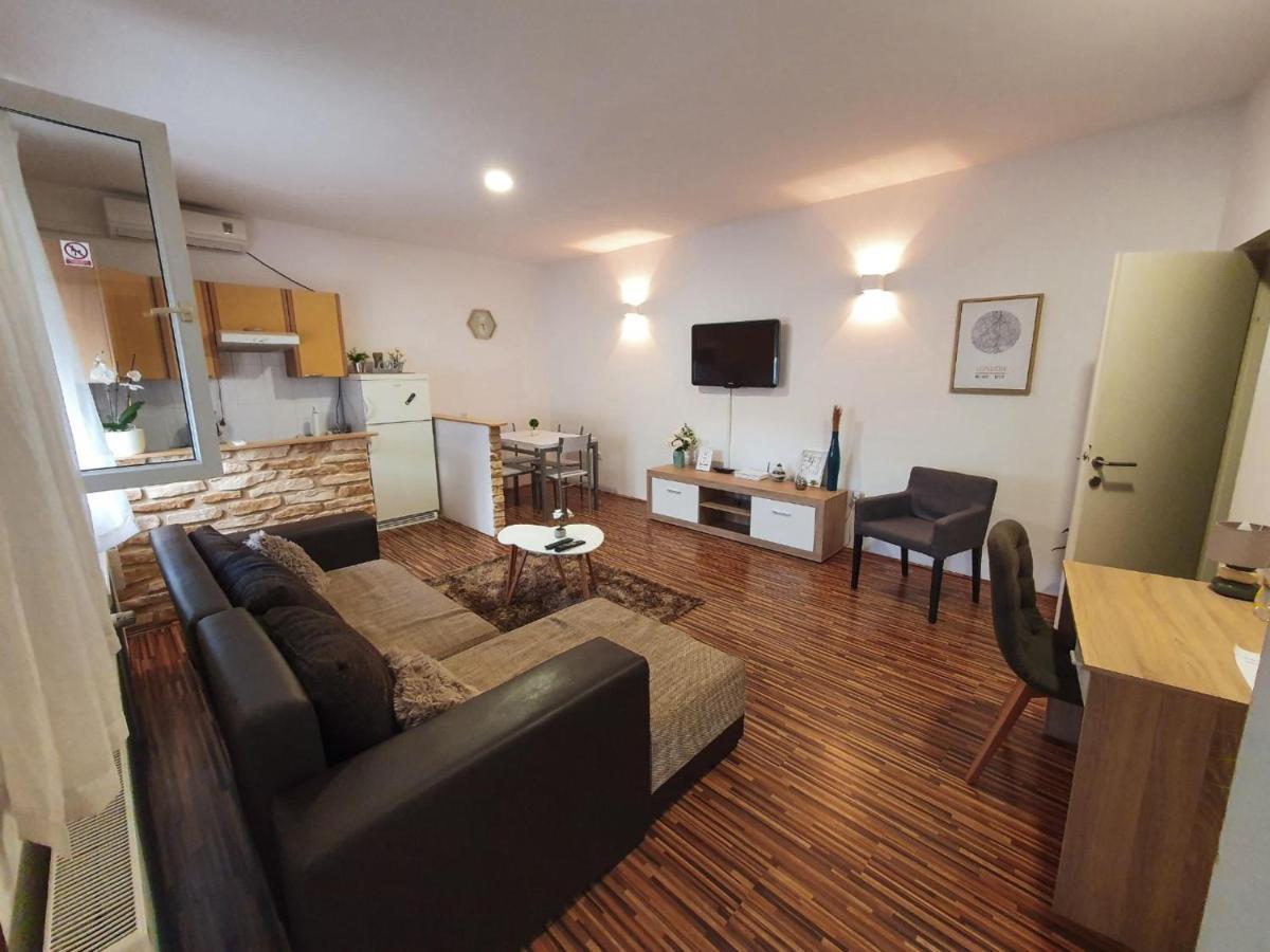Apartment Laura & Lucija Osijek Bagian luar foto